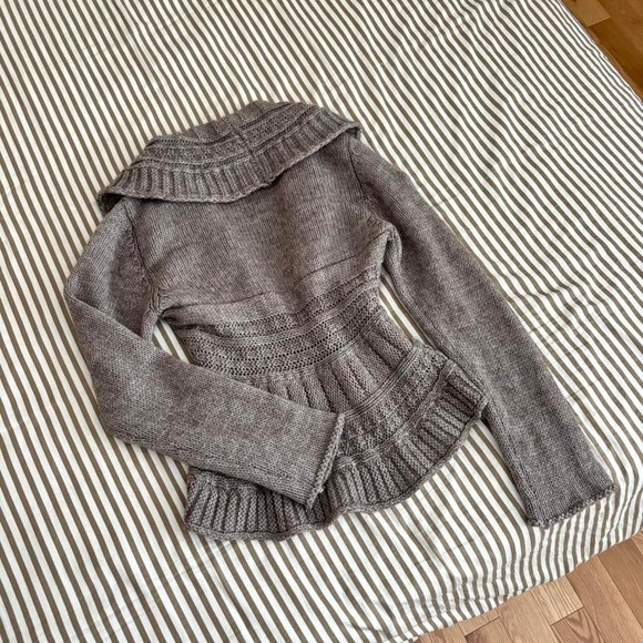 VINTAGE RUFFLE CARDIGAN - Picture 4 of 6